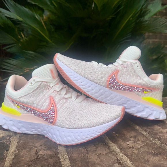 Custom Nike React detailed w/  Swarovski crystals Women's Sz 8.5 - Picture 7 of 12